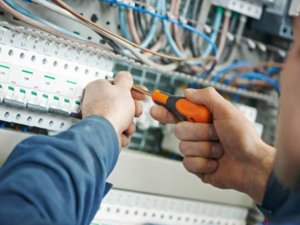 Các cơ hội nghề nghiệp liên quan đến việc làm chứng chỉ nghề điện