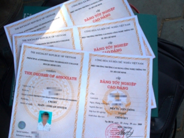 Làm bằng trung cấp có hồ sơ gốc tại Làm Bằng 247 có an toàn không?